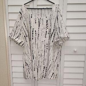 Stylish Black and White Women's Top